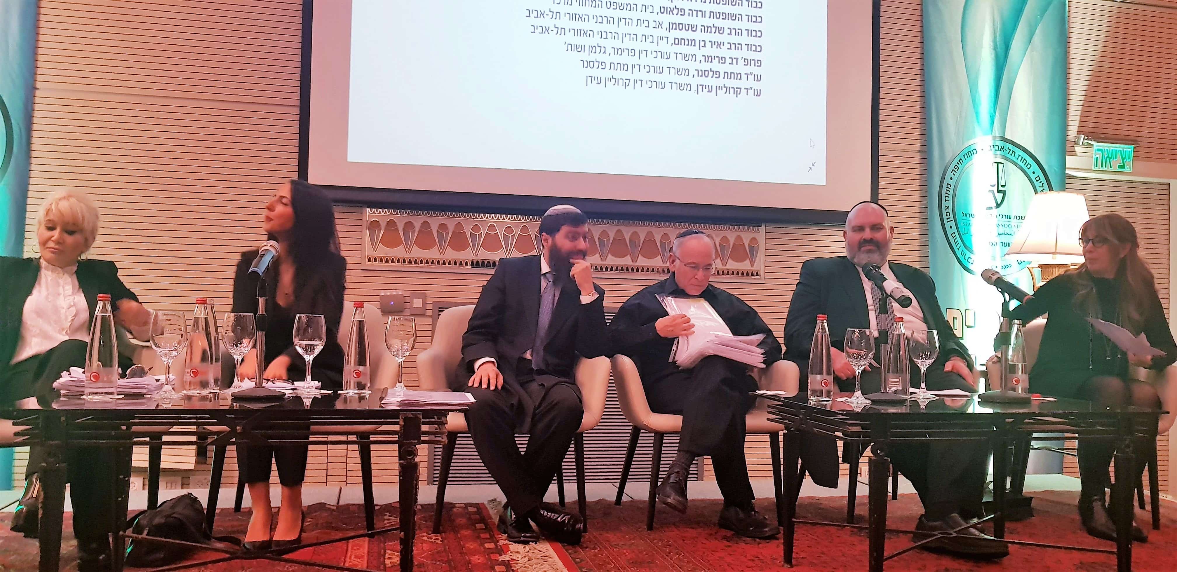 "אדם נכנס לבית המשפט לענייני משפחה או לבית הדין הרבני, ואיננו יודע כיצד ייצא". משתתפי הפאנל