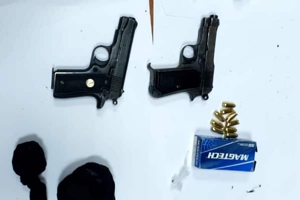 שני אקדחים התבררו כגנובים (צילום ארכיון להמחשה: דוברות המשטרה)