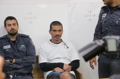 "הגעתי לאברג'ל בשפל וביום אחד, זה היה קליק של שתי דקות – התאהבתי בו. ישבנו הרבה שעות ביחד. הוא גרם לי הרגשה מאוד טובה. העלה לי את הביטחון. הוא הרים אותי מהמרתף. הוא היה עושה לי שיחות מוטיבציה"