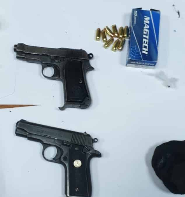 שני אקדחים שנמצאו באום אל פאחם