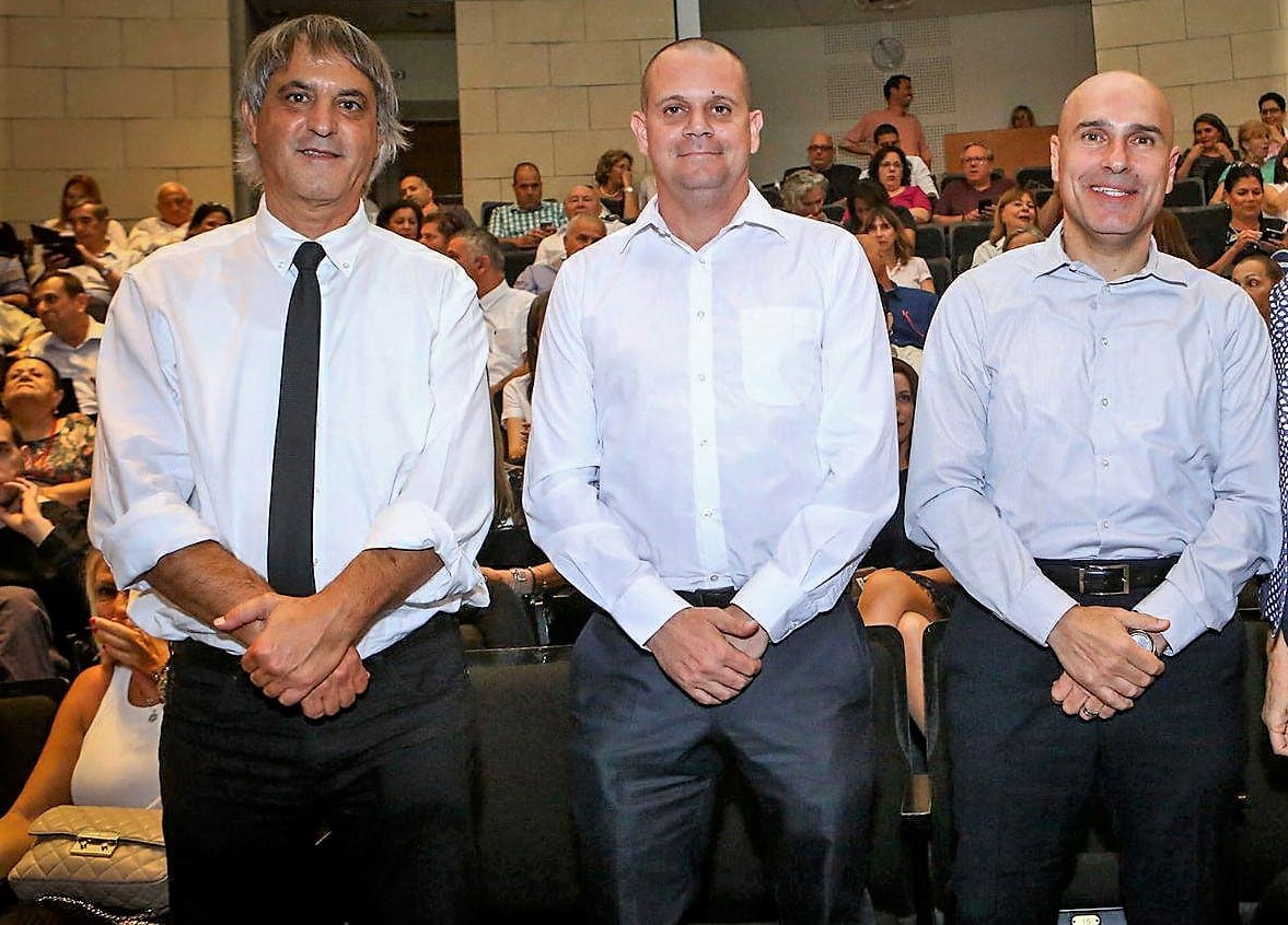 הטריו נשאר. אפי נוה עם ינון הימן ואבי חימי