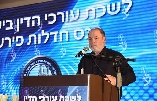 "תעודת עניות לנבחרי הציבור. השופט דנציגר