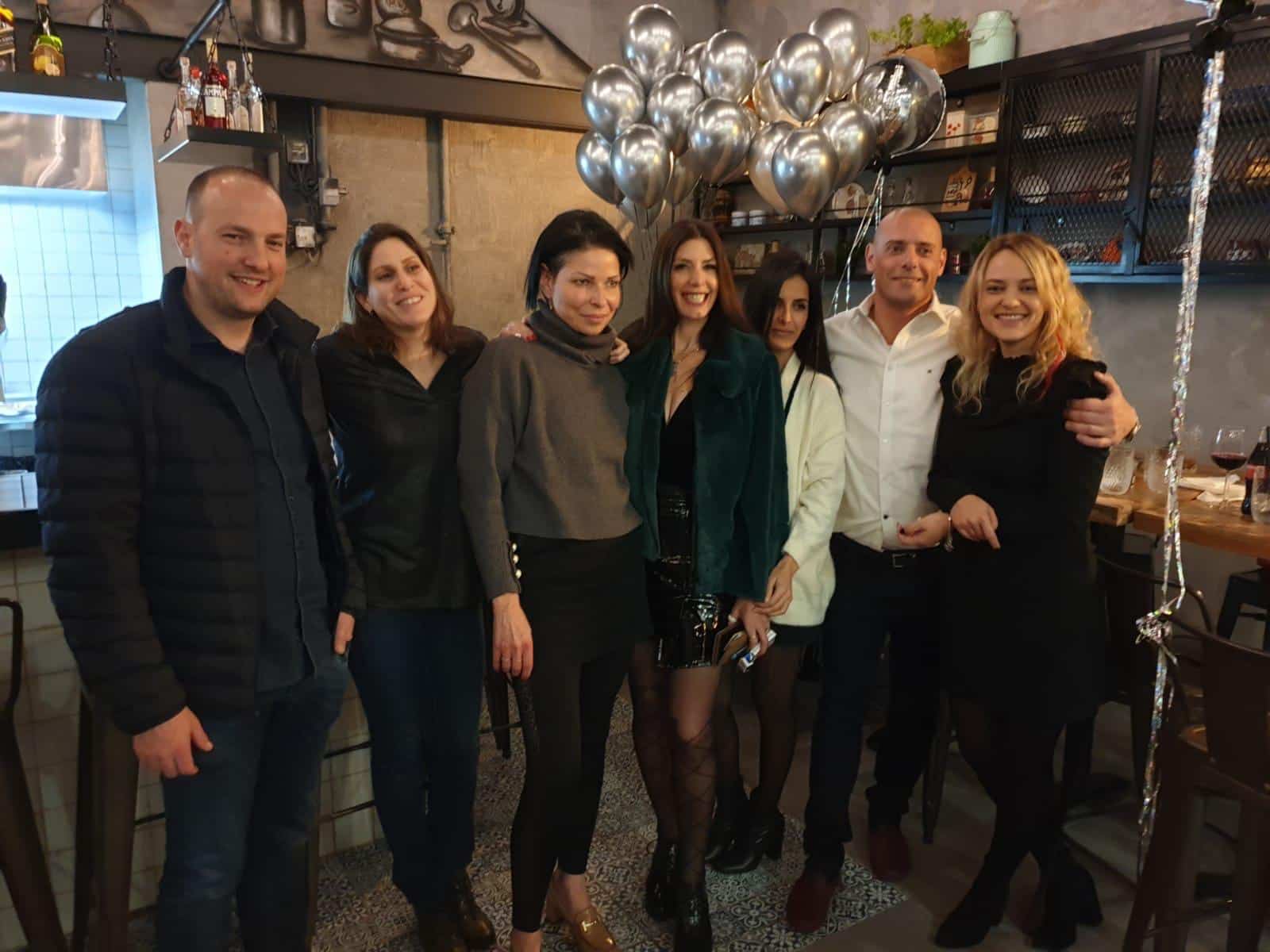 משמאל לימין עורכי הדין: דניאל דינבורסקי מהמשרד לשעבר. הדר פרידמן מתחום המשפחה, מאיה סטול-רייטן הפליליסטית בטחוניסטית.  מירי פרידמן הפליליסטית כלכלית. לירון אהרוניאן מדיני משפחה באשדוד, ונסיכת המשרד עו"ד סבטלנה ברומברג