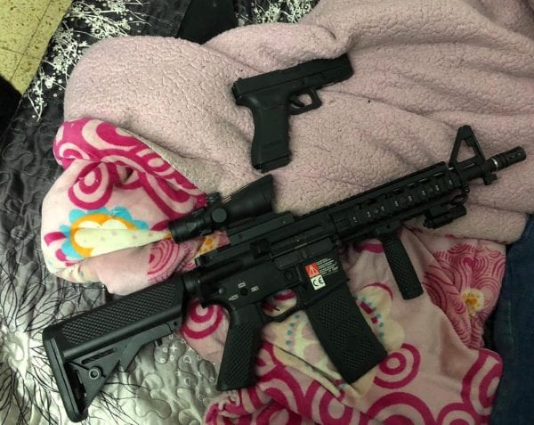 אחד הרובים שנתפסו במבצע (צילום: דוברות המשטרה)