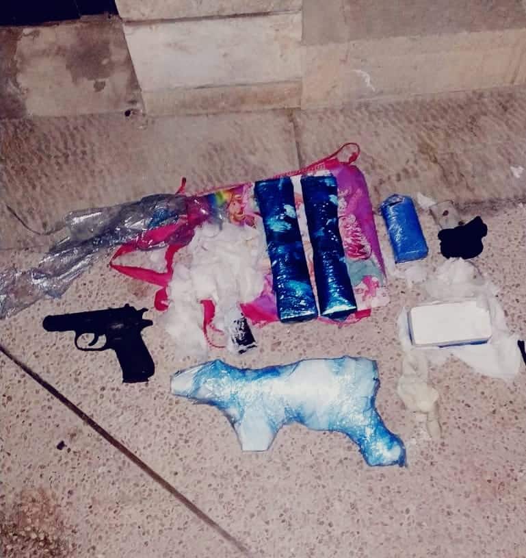 אמצעי הלחימה שנתפסו (צילום: משטרה)