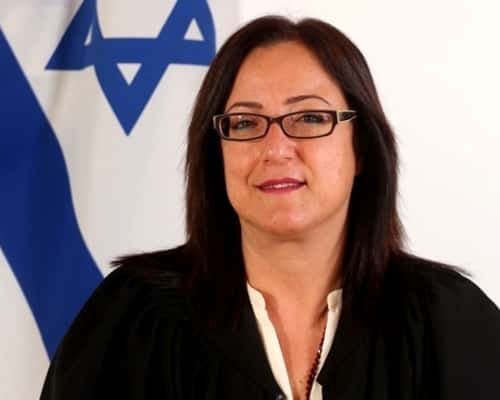 שופטת מתקילה בשאלות. טליה חיימוביץ'