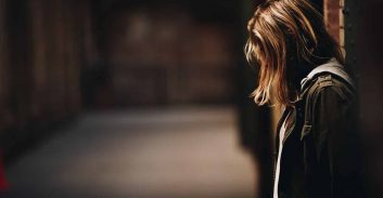 פתח תקווה: בן 21 הורשע באונס קטינה בת 13 וחצי