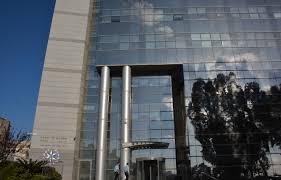 מהמשרדים האלה לחדרי מעצר. מטה מחוז חוף