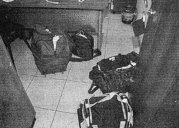 הכניסו הכל לארבעה תיקים, שניים ששדדו מהקשיש