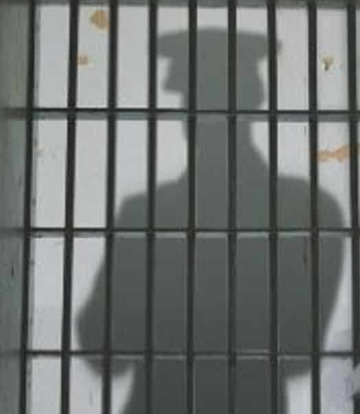 צילום להמחשה מתוך כריכת הספר "החיים כסוהר אירי"