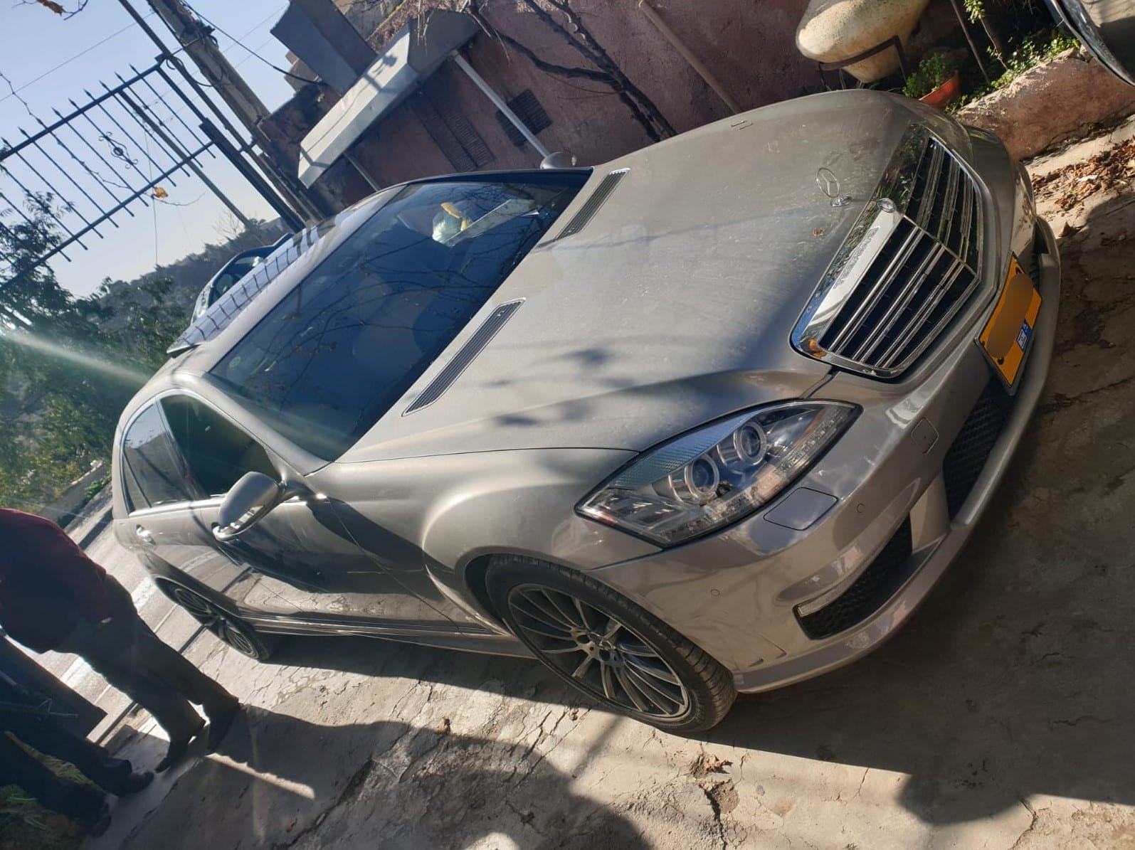 מכונית המרצדס של הסבא (צילום: דוברות המשטרה)