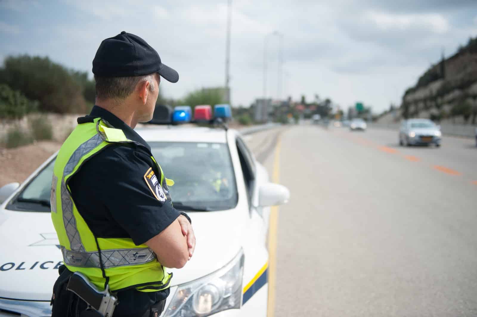 שוטר תנועה בפעולה (צילום: דוברות המשטרה)