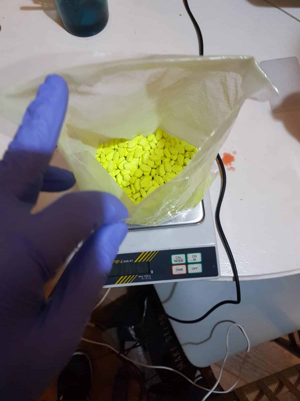 אלפי כדורי סם