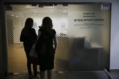 "מה את מטומטמת? יש לי סחורה ב-350 אלף בחוץ" (צילום אילוסטרציה: הדס פרוש, פלאש 90)