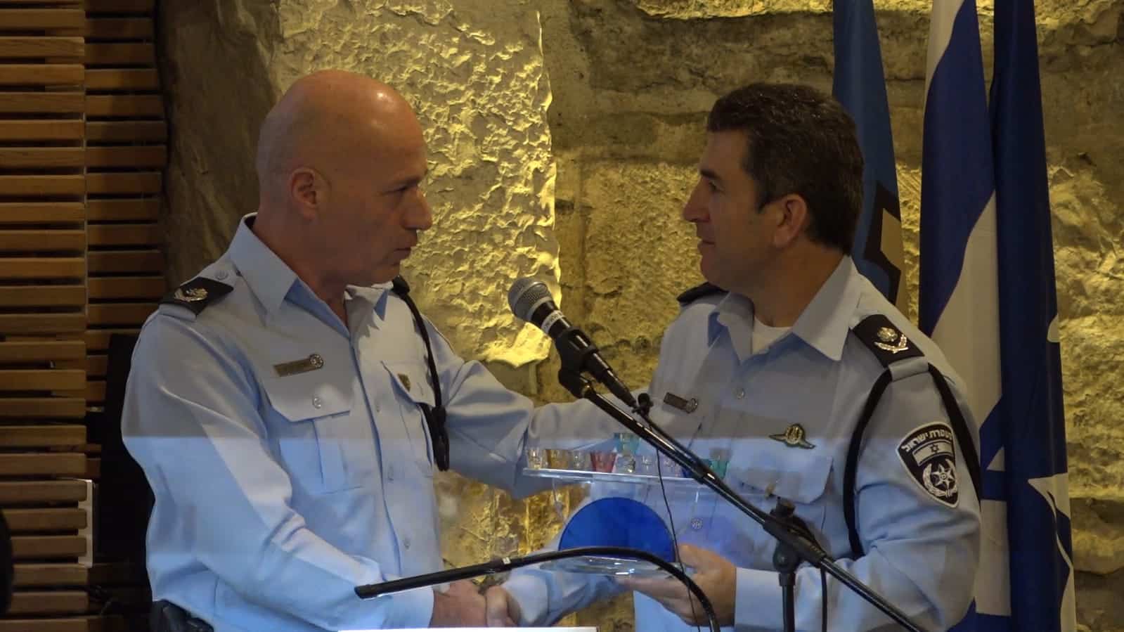 המפקד הנכנס למפקד היוצא: "הובלת את המחוז למקצועיות ומבצעיות"