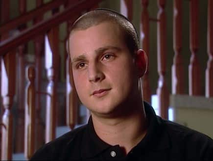 אריק איטל מאבד קשר. צילום מתוך הסרט ב"עובדה"