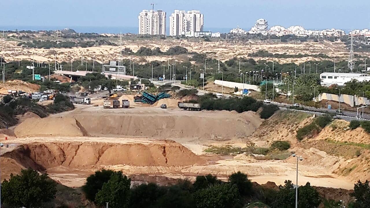 במקום שבעה חודשים, הכרייה נמשכה שבע שנים. הבור בראשון לציון