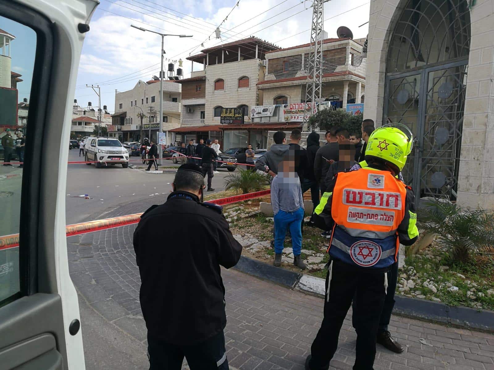 זירת הירי - צילום:דוברות הצלה פ"ת (לחצו על התמונה לתיעוד הירי)