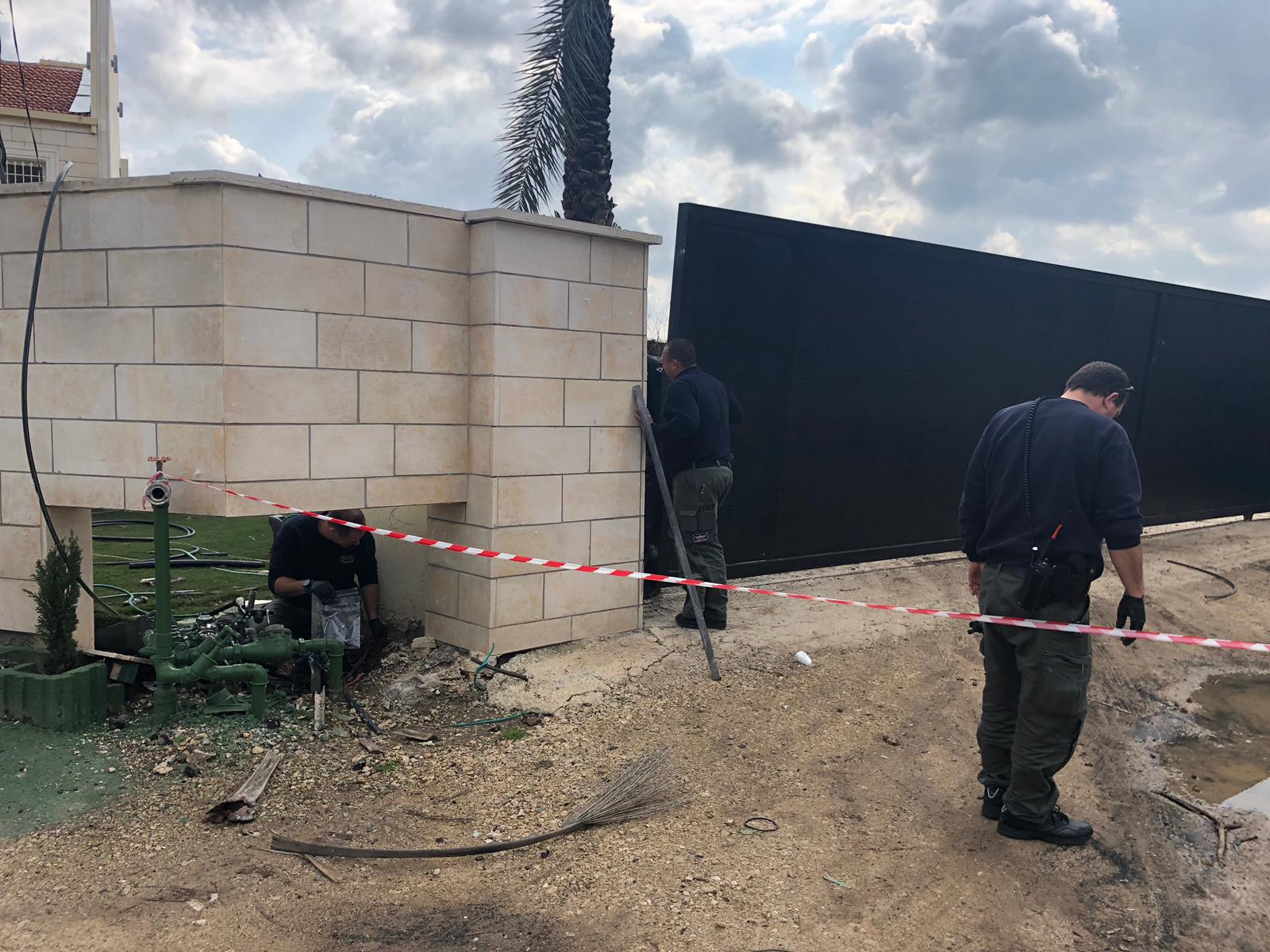 זירת הפיצוץ (צילום: משטרה)