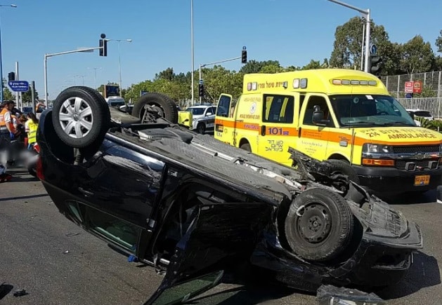 רכבה ההפוך של סיהאצ'י בזירת התאונה (צילום ארכיון: מד"א)
