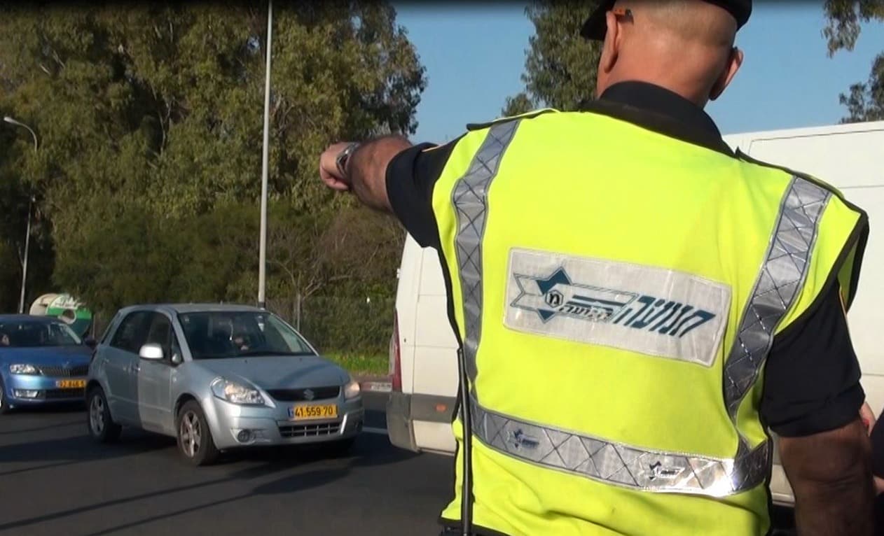 שוטר תנועה בשטח (צילום: דוברות המשטרה)