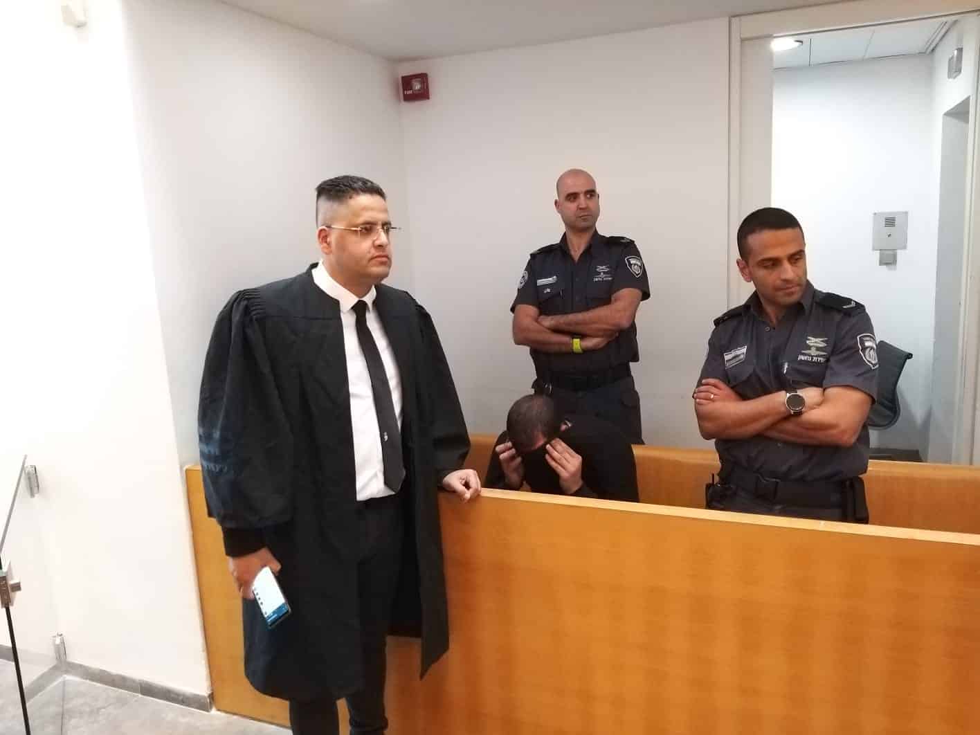 אמיר דלאיכה וסנגורו עו"ד תומר נווה - צילום: פוסטה