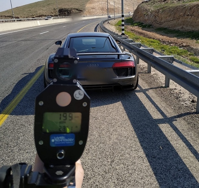 נהג האאודי "טס נמוך מדי" (צילום: דוברות המשטרה)