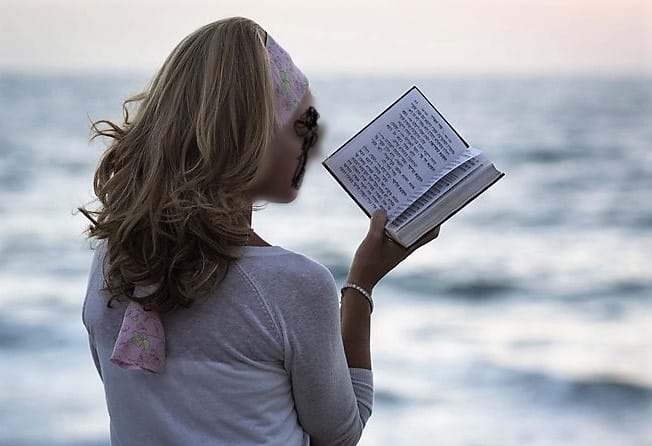 אחרי שנה חזרה ליהדות, והתחרדה. אילוסטרציה, למצולמת אין קשר לידיעה (צילום: הדס פרוש, פלאש 90)