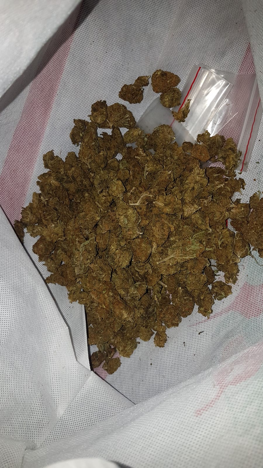 136 גרם קנאביס ברכב (צילום: דוברות המשטרה)