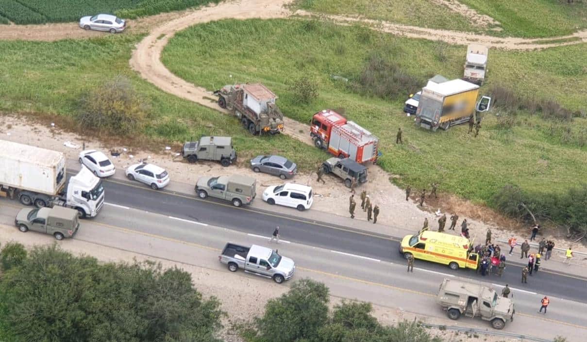 זירת התאונה (צילום: מד"א)