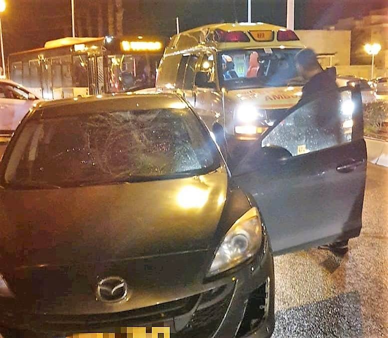 גבר כבן 40 פונה לביה"ח. הזירה (צילום: מד"א)