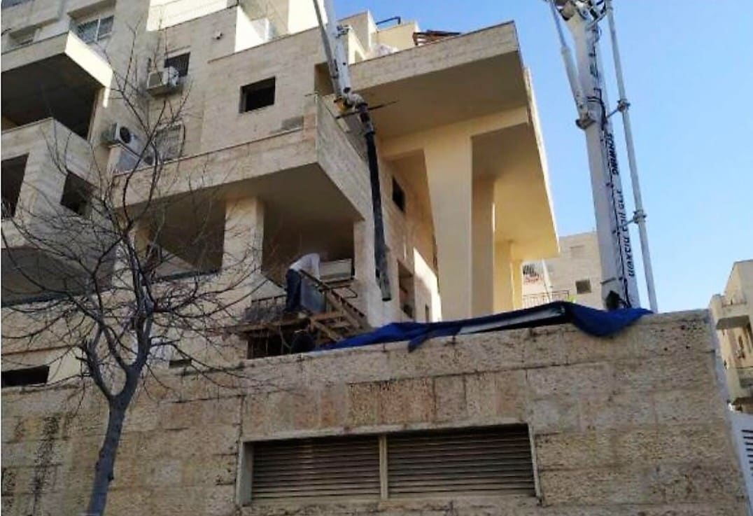 זריקת פסולת בניין מגובה, באופן המסכן את הציבור