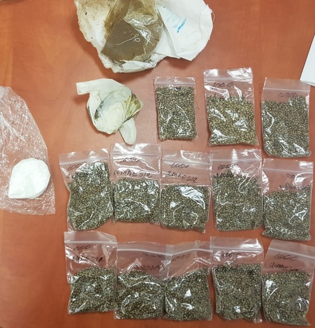 הסמים שנתפסו ברכב (צילום: דוברות המשטרה)