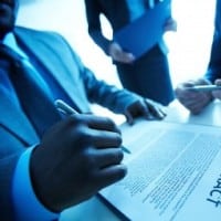 נחקר אדם שחתם בחותמת מזויפת של מהנדס, וגם עורך דין (אילוסטרציה: FREEPIK)