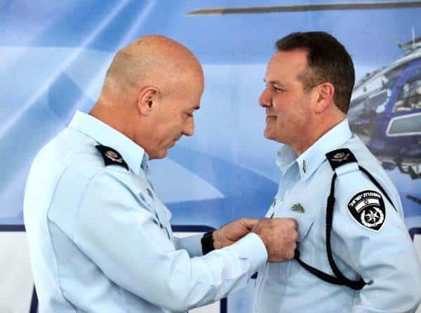 ניצב דורון ידיד מעביר השבוע את הפיקוד על אגף התנועה לניצב אבי אדרי (צילום: פוסטה)