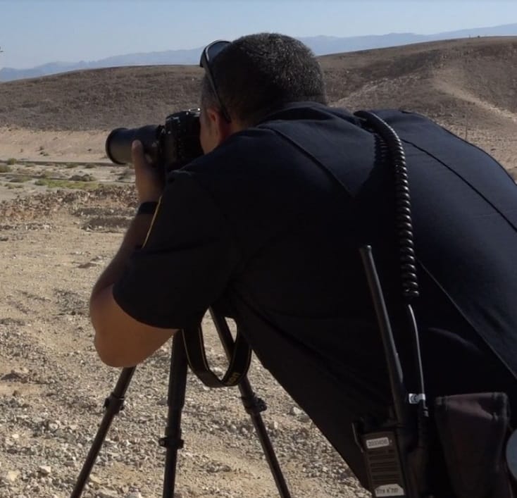 שוטר עם מצלמה (צילום להמחשה: דוברות המשטרה)
