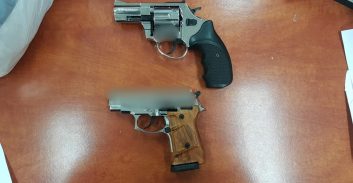 מאסר בפועל לשלושה מחמישה נאשמים בעסקה למכירת שני אקדחים