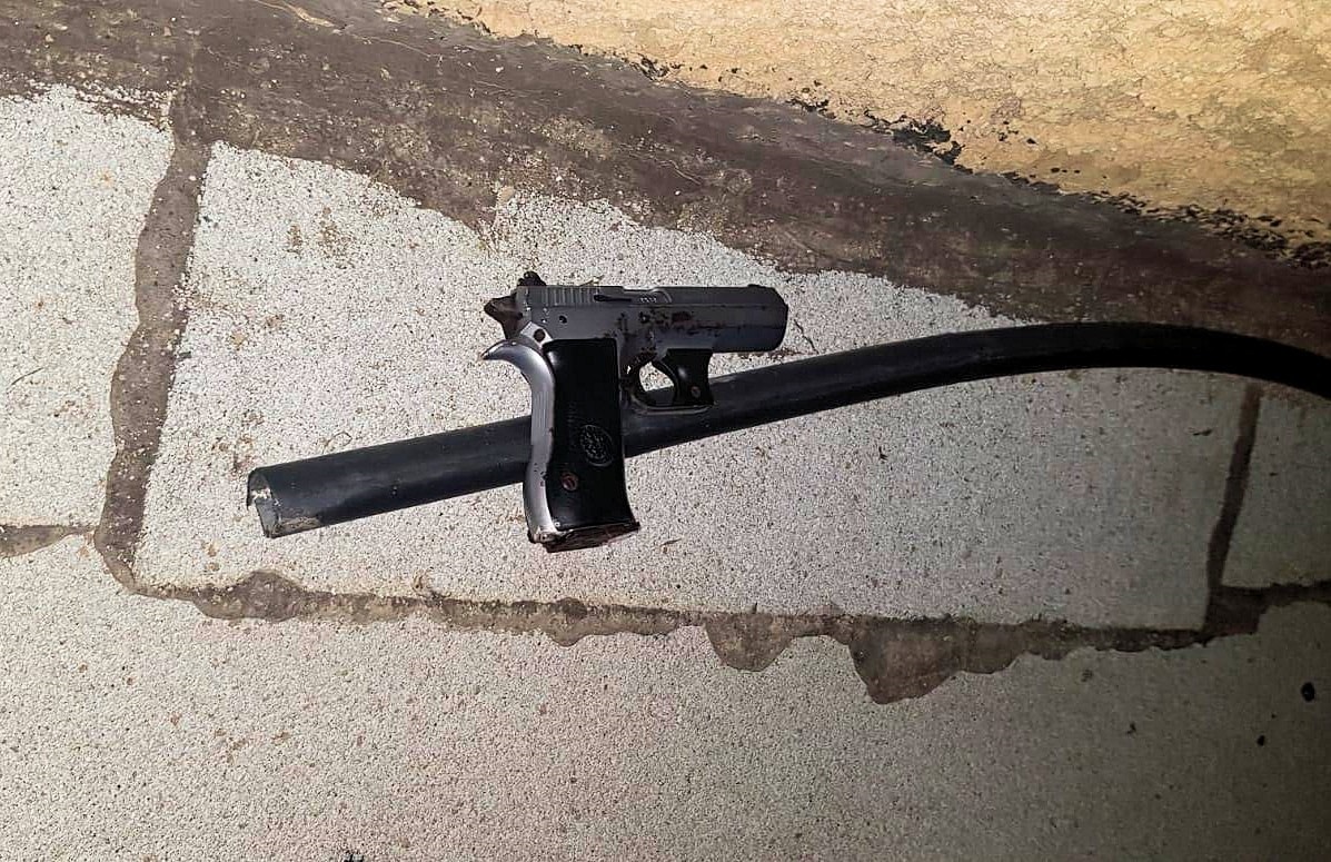 האקדח שנתפס בשטח