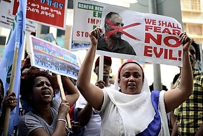 "יש לבסס מעצר על ראיות קונקרטיות, לא די בהשתתפות קבוצתית. מחאה בת"א (צילום: תומר נויברג, פלאש 90, למצולמות אין קשר לידיעה)