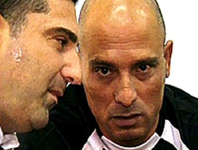 התיק שנצרב. נס בן נתן עם שמעון אלמקייס בבית המשפט