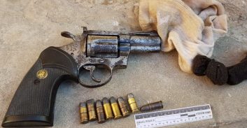 יפו: שני אחים חשודים בהחזקת אקדח ותחמושת