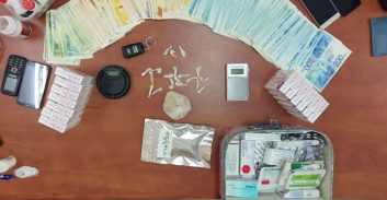 ת"א: סמים, מרשמים לתרופות ועשרות אלפי שקלים נתפסו בחיפוש בדירה