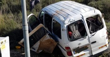 הרוג ושמונה פצועים בהתהפכות רכב הסעות סמוך למחלף עירון