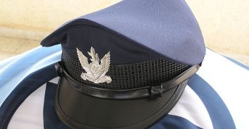 אישום: התחזה לטייס, הבטיח נישואים והוציא מאות אלפי שקלים מנשים