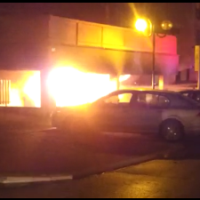 אחד מכלי הרכב נפגע מרימון, אחר הוצת (צילום ארכיון להמחשה)