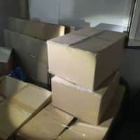 בעל הבית הבחין בארגזים ובדק אחד מהם (צילום ארכיון להמחשה)