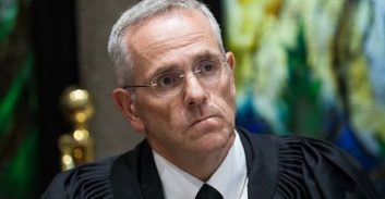 לבקשת ההגנה: השופט דוד מינץ פסל עצמו מדיון בתיק הסגרה