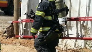 חשד: תייר תאילנדי מחופש לכבאי פרץ לתחנת כיבוי וגנב ציוד