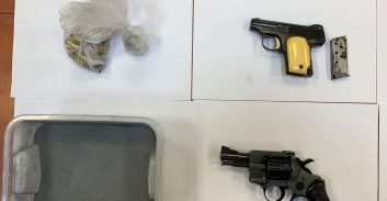 פ"ת: צעיר חשוד בהפעלת מעבדת הידרו והחזקת שני אקדחים