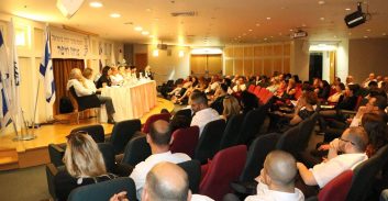 "האפור אצל עורכי הדין נעשה אפור כהה, כל סנגור צריך סנגור"